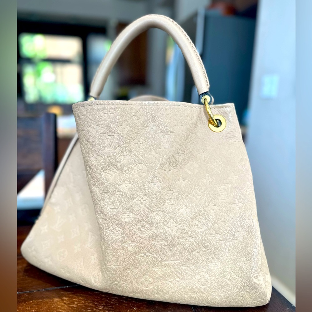 Louis Vuitton Artsy 100% Authentic